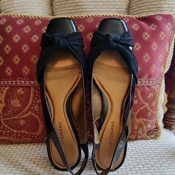 Arturo Chiang Shoes - Arturo Chiang 8.5 Black Patent Leather Elastic Slingback Flats!